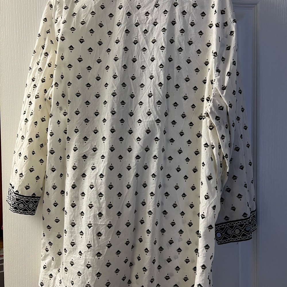 Tops - Picture 3 of 4